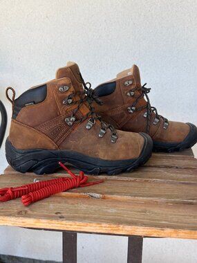 Lightly Used KEEN Pyrenees Waterproof Leather Hiking Boots Syrup Brown Size 9